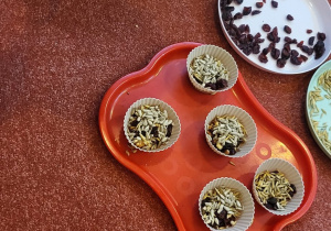 Przygotowanie przysmaków dla ptaków