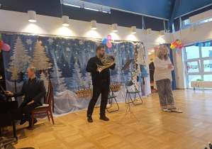 Występ Muzyków na scenie